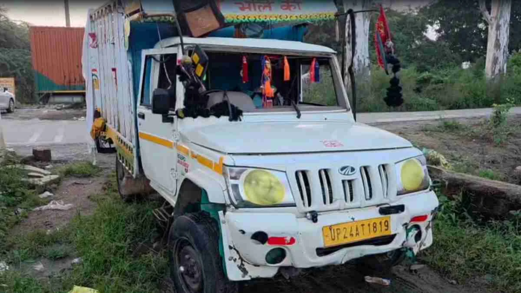 बागपत में दर्दनाक हादसा: श्रद्धालुओं से भरा कैंटर डिवाइडर से टकराकर पलटा, 12 लोगों की मौत