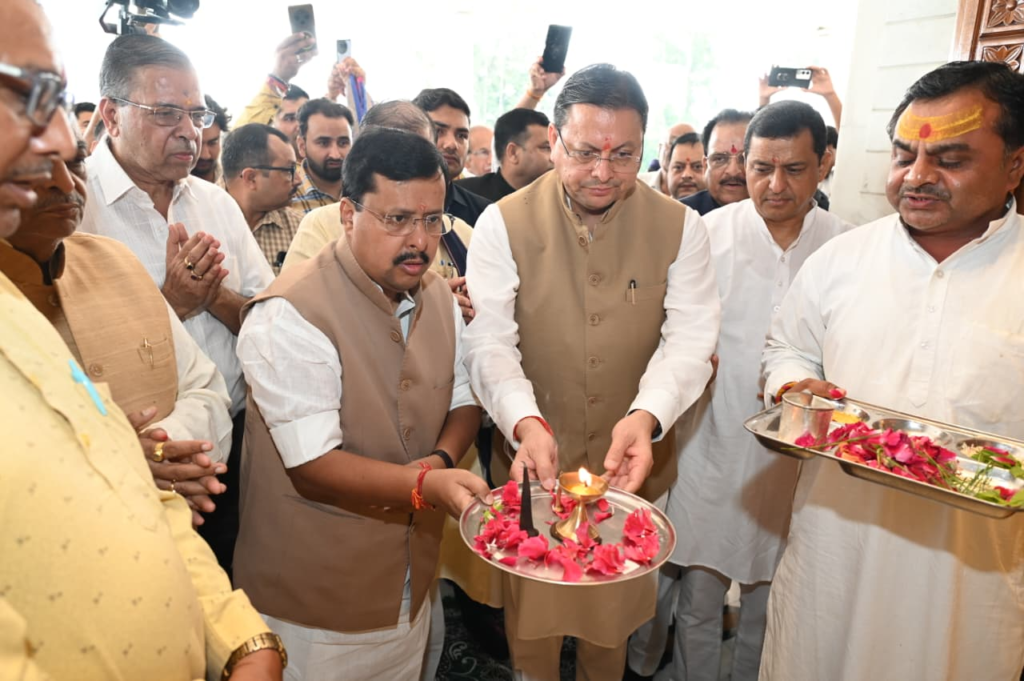 मुख्यमंत्री पुष्कर सिंह धामी ने महालक्ष्मी अष्टभुजा मंदिर में की पूजा-अर्चना, प्रदेश की सुख-समृद्धि की कामना