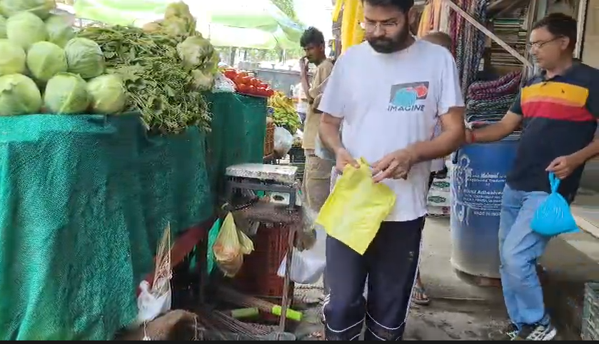 विकासनगर में नहीं थम रहा पॉलिथीन का इस्तेमाल, नगर पालिका के अभियान पर उठे सवाल