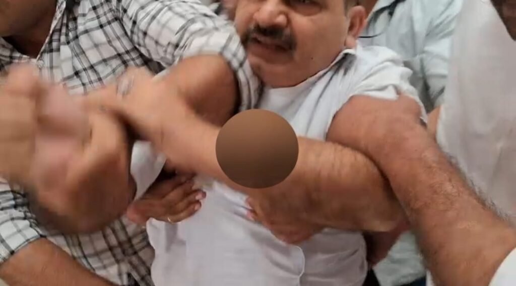 Breaking News: सहारनपुर कलेक्ट्रेट में एंटी करप्शन टीम की छापेमारी, 15 हजार रुपये की रिश्वत लेते कानूनगो प्रदीप कुमार गिरफ्तार!