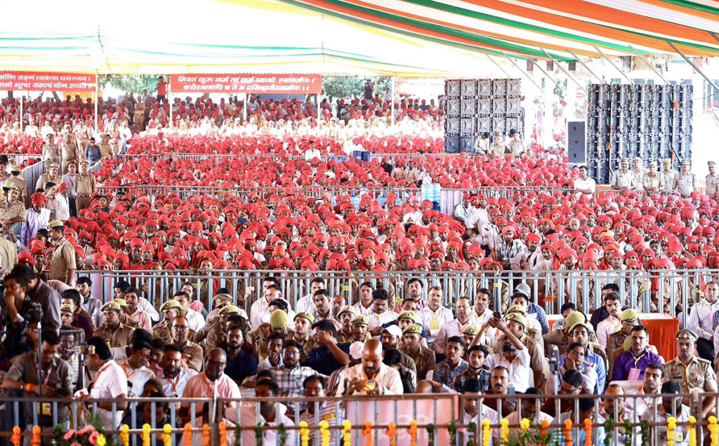 UP में ग्राम प्रहरियों की बल्ले-बल्ले! मानदेय ₹2,500 से बढ़कर ₹3,500 हुआ, परिवार को ₹5 लाख तक कैशलेस इलाज