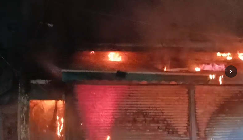 सहारनपुर में फर्नीचर की दुकान में भीषण आग से मचा हड़कंप, फायर ब्रिगेड ने शटर तोड़कर पाया काबू