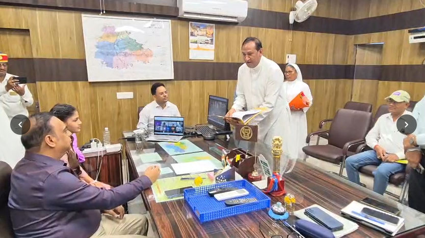 मिशन शक्ति की प्रेरणादायी पहल: कक्षा 7 की छात्रा प्रतीक्षा बनीं एक दिन की डीएम, जनसुनवाई में सुनीं फरियादियों की समस्याएं