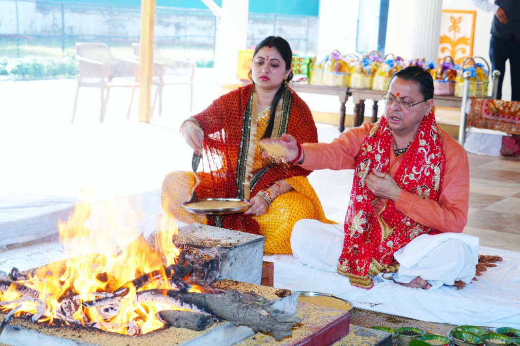 महानवमी पर मुख्यमंत्री पुष्कर सिंह धामी ने किया हवन और कन्या पूजन, प्रदेश की सुख-समृद्धि की कामना
