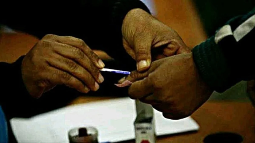 MLC Elections 2026: यूपी समेत 4 राज्यों की 28 विधान परिषद सीटों पर मतदान, गोरखपुर-फैजाबाद सीट पर BJP-सपा में कड़ा मुकाबला