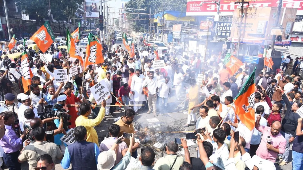 खरगे की टिप्पणी पर BJP का देशभर में प्रदर्शन, पटना में फूंका पुतला; दिल्ली और बेंगलुरु में भी विरोध