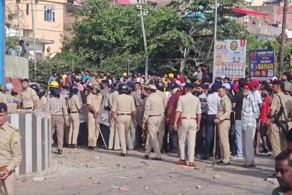 हिमाचल के नाहन में 29 अक्टूबर तक निषेधाज्ञा लागू, दो समुदायों के बीच झड़प में 14 लोग घायल
