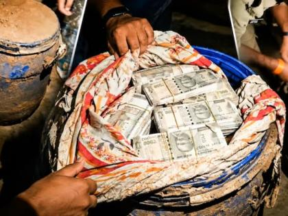 प्रयागराज में जमीन के नीचे मिला करोड़ों का खजाना! 3 नीले ड्रमों में भरे थे 500-500 के नोट, पुलिस ने एक को हिरासत में लिया