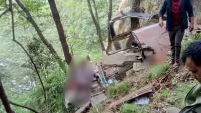 Uttarakhand Helicopter Crash: बद्रीनाथ से देहरादून लौट रहा हेलीकॉप्टर क्रैश, पायलट समेत 6 लोगों की दर्दनाक मौत; 6 घंटे बाद मिला मलबा