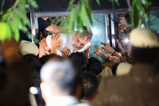 राहुल गांधी और प्रियंका गांधी के खिलाफ संसद मार्ग थाने में FIR दर्ज, आकाशवाणी भवन में हुआ था हाई वोल्टेज ड्रामा