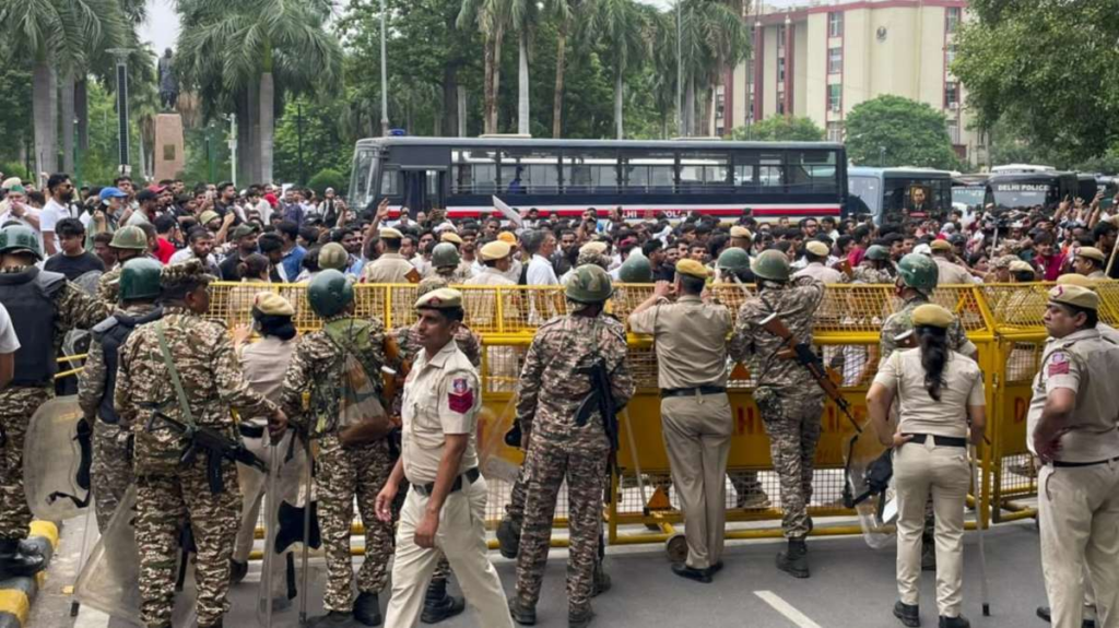 CJP प्रदर्शन LIVE: दिल्ली में हिरासत में लिए गए प्रदर्शनकारी, इंडिया गेट से AIIMS का रास्ता खुला; जंतर-मंतर से लौटने लगे लोग