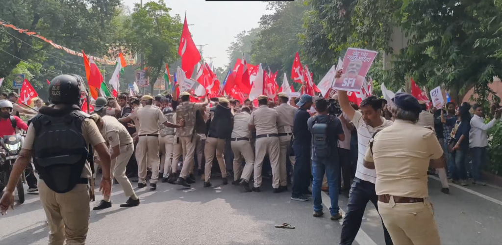 CJP प्रदर्शन LIVE: दिल्ली में हिरासत में लिए गए प्रदर्शनकारी, इंडिया गेट से AIIMS का रास्ता खुला; जंतर-मंतर से लौटने लगे लोग
