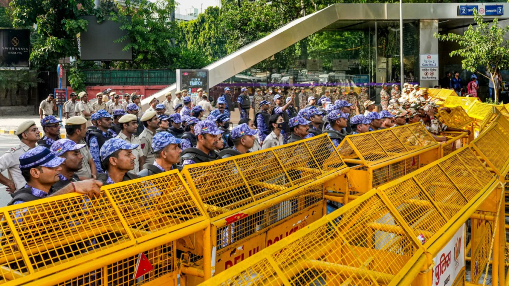 दिल्ली मेट्रो के 45 स्टेशन रात 10 बजे तक बंद, CJP प्रदर्शन के चलते DMRC ने बढ़ाई पाबंदी
